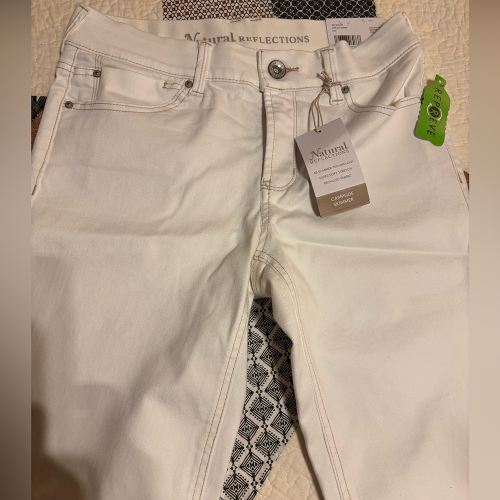 Natural Reflections Cream (Ecru) “Camp Side” Skimmer Capris - Picture 2 of 13